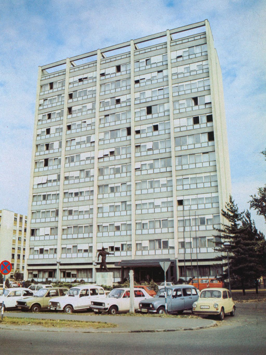 Tvornica 'Rade Končar', upravna zgrada, Fallerovo šetalište - Baštijanova ulica, oko 1980. godine